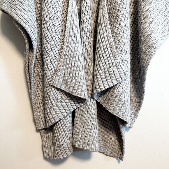Michael Kors Gray Cable Knit Chunky Oversized Poncho Shawl Size OS - Picture 6 of 10